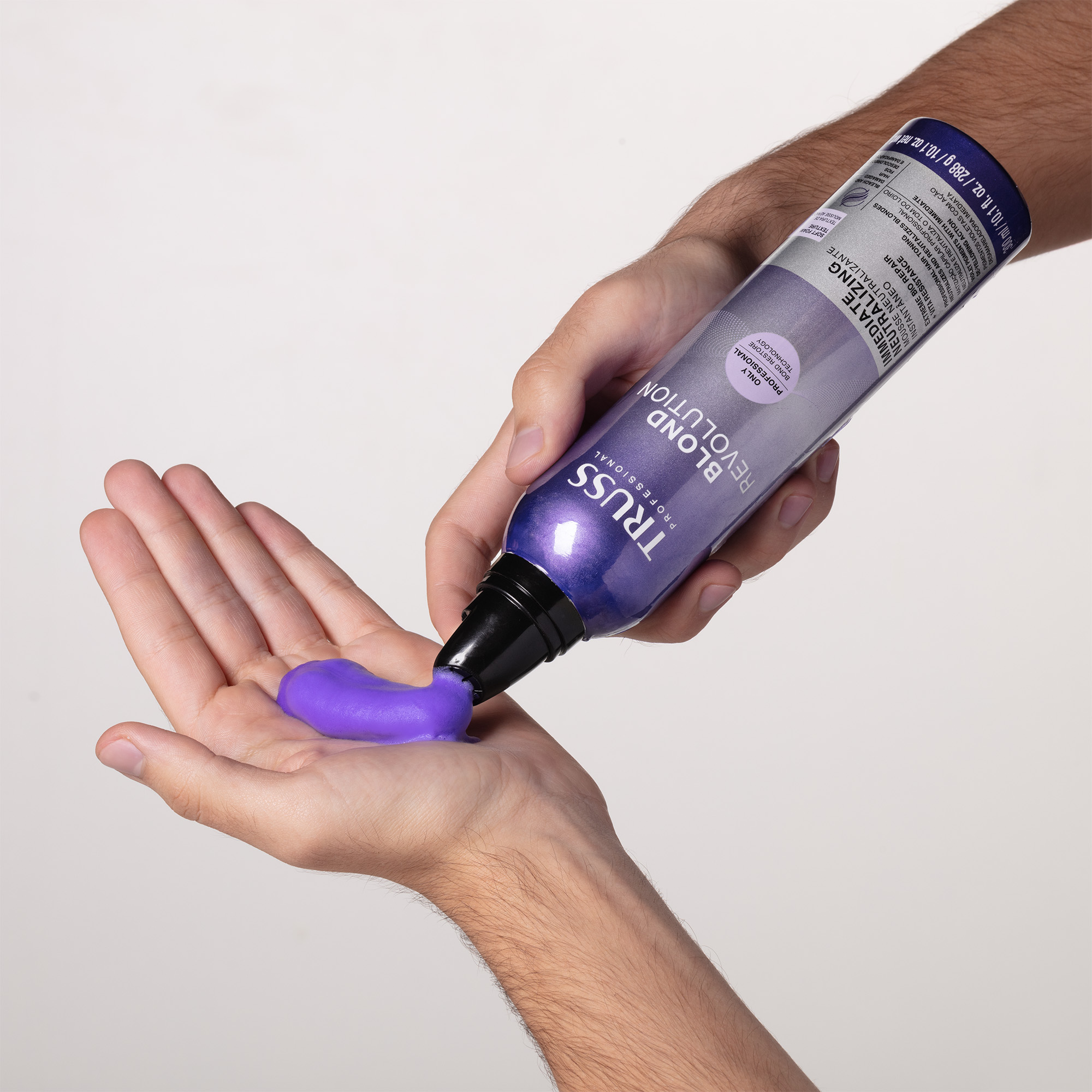Blond Revolution: Immediate Neutralizing Mousse 300mL - Imagen 2